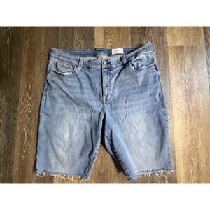 Cosmic Blue Love Denim Shorts Womens 20W Light Wash Excellent Raw Hem Bermuda